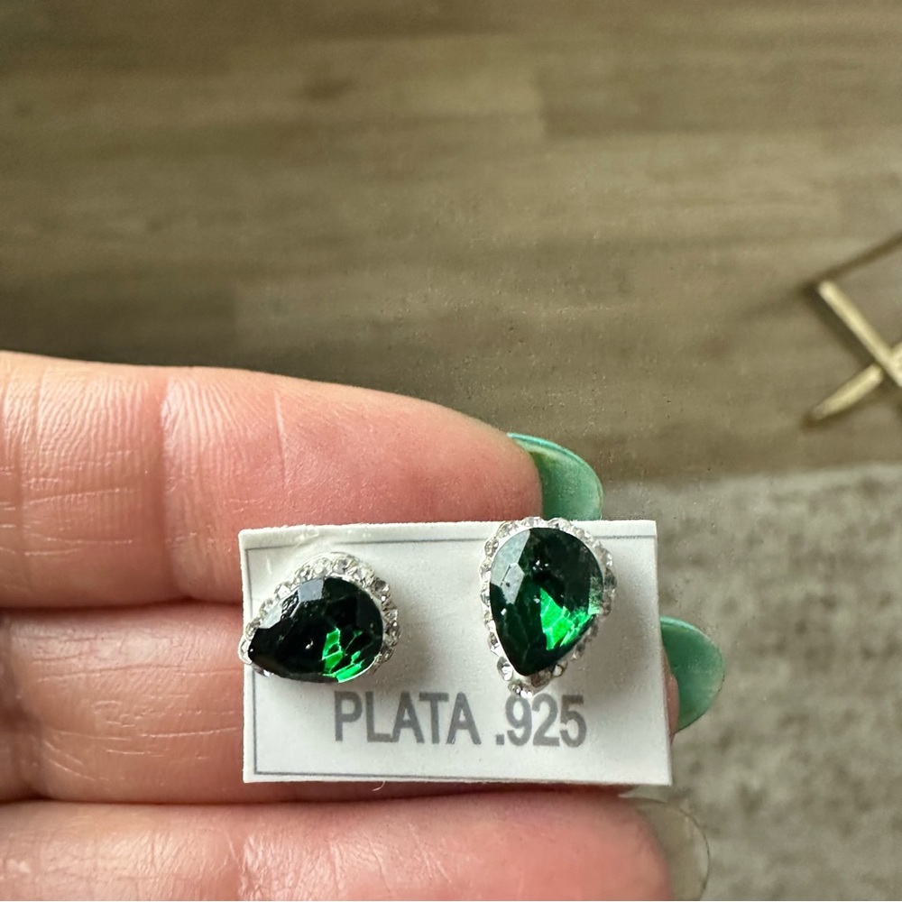 Elegant Green and Silver Teardrop Earrings - Picture 10 of 13